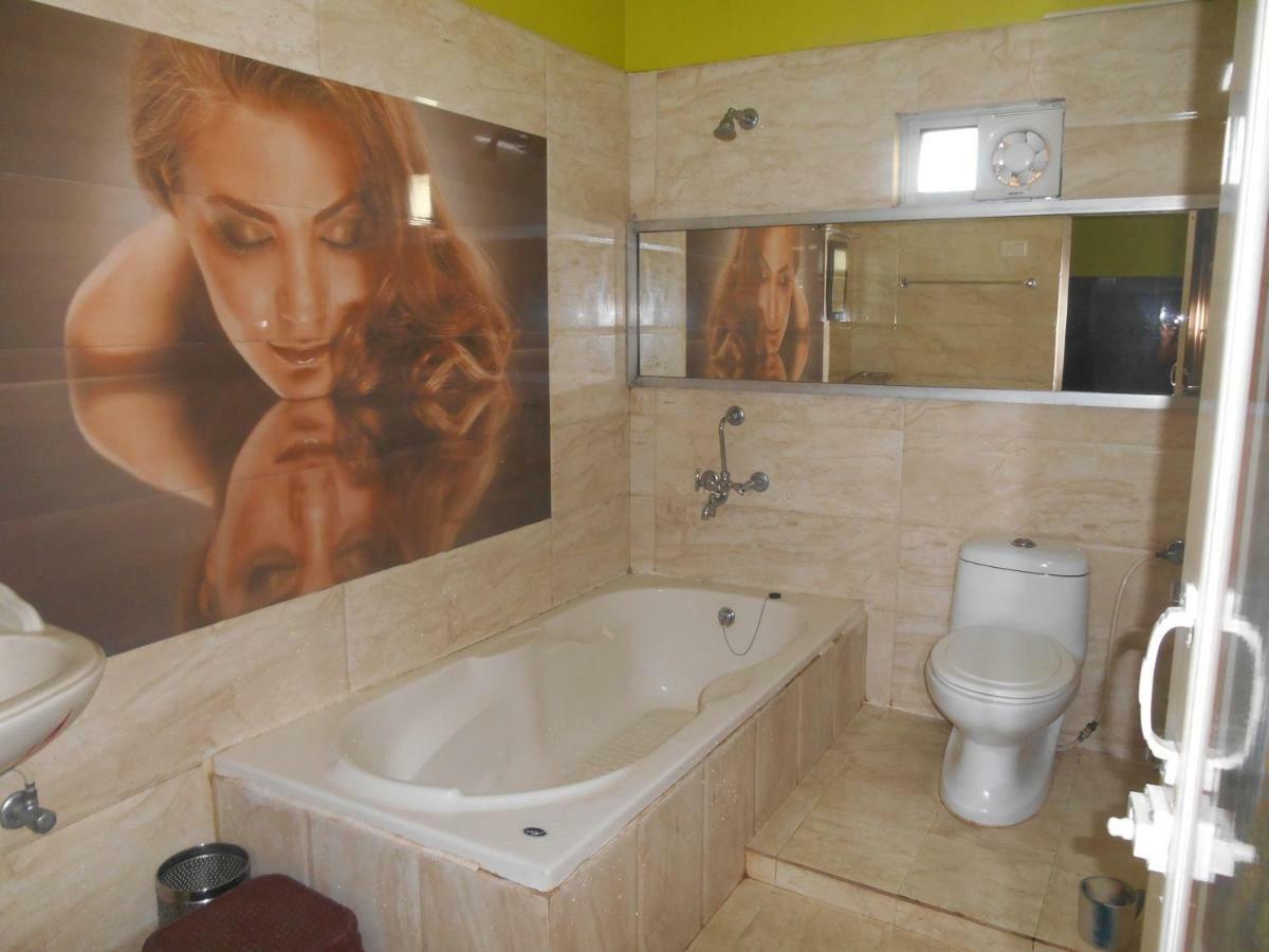 Hotel Surja Laxmi Raiganj Екстериор снимка